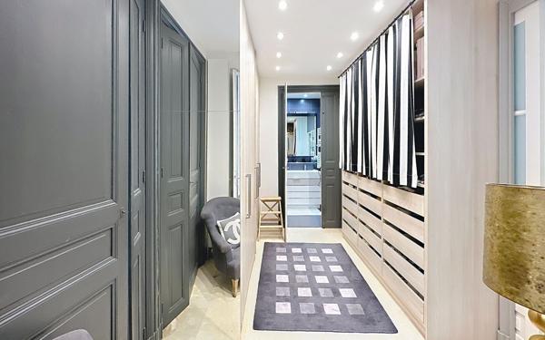 Appartement à vendre    3 pièces • 130 m2 Avignon