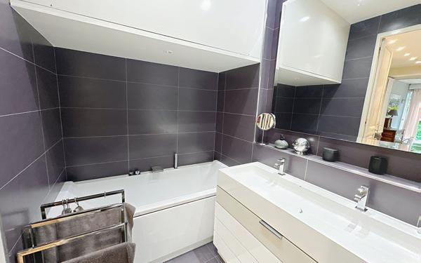 Appartement à vendre    3 pièces • 130 m2 Avignon