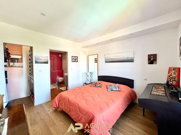 Appartement T3 bis - 110m2 - Dernier étage avec terrasse - Box et parking - La Genette 790 000 € **  - Référence  JH742D1