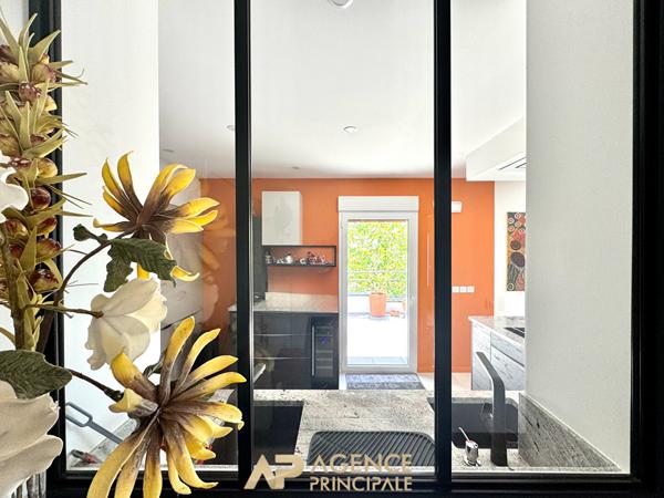 Appartement T3 bis - 110m2 - Dernier étage avec terrasse - Box et parking - La Genette 790 000 € **  - Référence  JH742D1