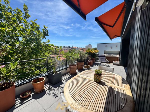 Appartement T3 bis - 110m2 - Dernier étage avec terrasse - Box et parking - La Genette 790 000 € **  - Référence  JH742D1