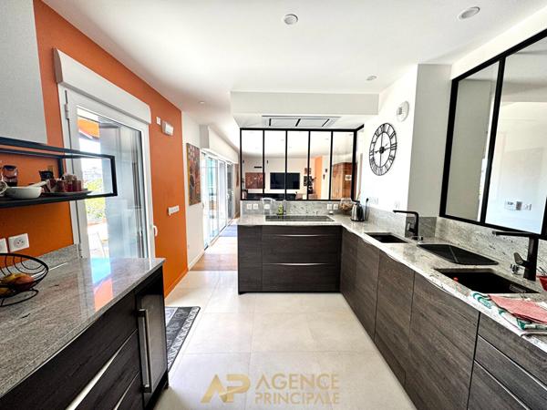 Appartement T3 bis - 110m2 - Dernier étage avec terrasse - Box et parking - La Genette 790 000 € **  - Référence  JH742D1