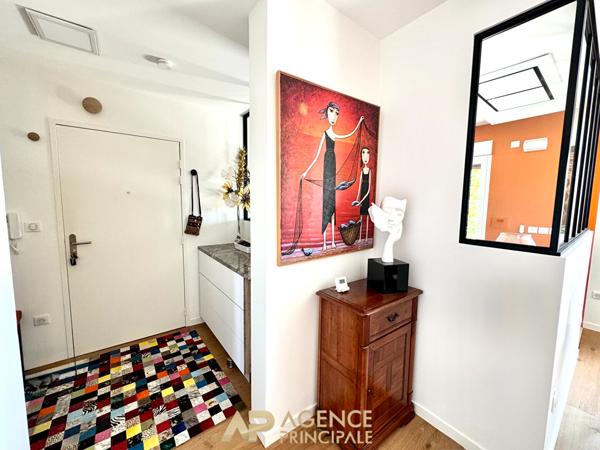 Appartement T3 bis - 110m2 - Dernier étage avec terrasse - Box et parking - La Genette 790 000 € **  - Référence  JH742D1