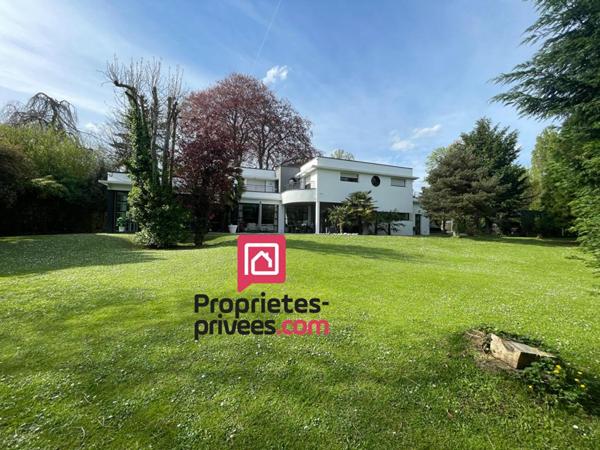 Maison d'exception, 5 chambres, Piscine couverte ,hammam, jardin arboré