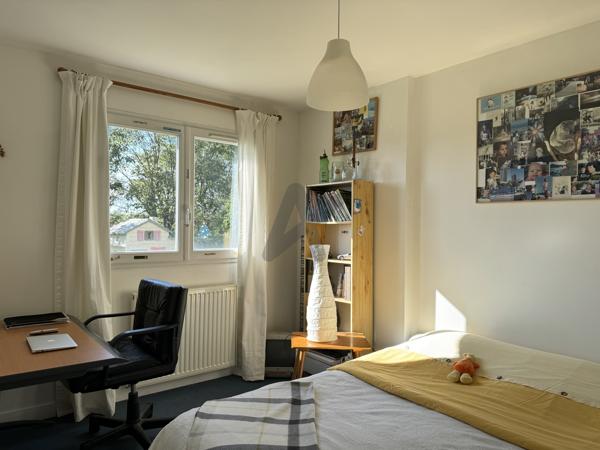 Limonest . Maison 6 chambres au calme avec vue .