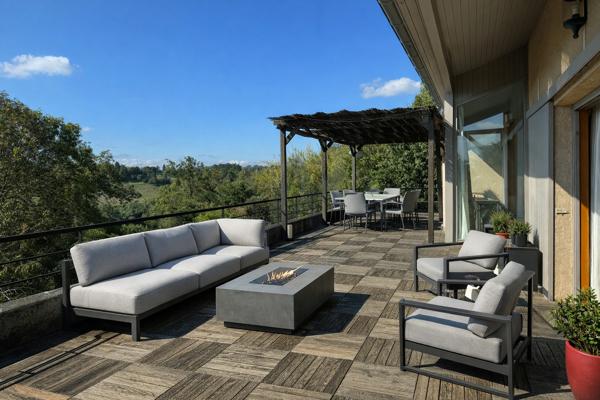 Limonest . Maison 6 chambres au calme avec vue .
