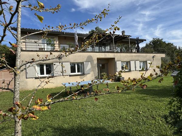 Limonest . Maison 6 chambres au calme avec vue .