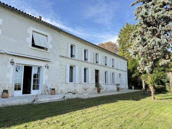 Maison charentaise Sainte-Ramée 338 m²