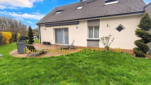 Maison contemporaine lumineuse et peu énergivore de 6 pièces de 120 m2 sur une parcelle de plus de 500 m2