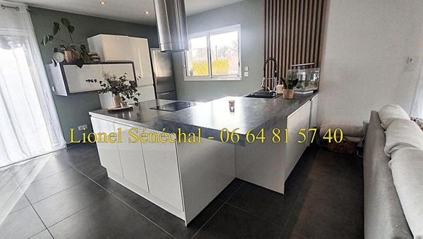 Maison contemporaine lumineuse et peu énergivore de 6 pièces de 120 m2 sur une parcelle de plus de 500 m2