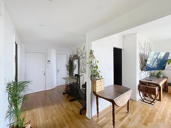Vente                                                      Appartement
                        
                     4 pièces                      96 m2                     à Laon