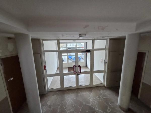Vente                                                      Appartement
                        
                     4 pièces                      96 m2                     à Laon