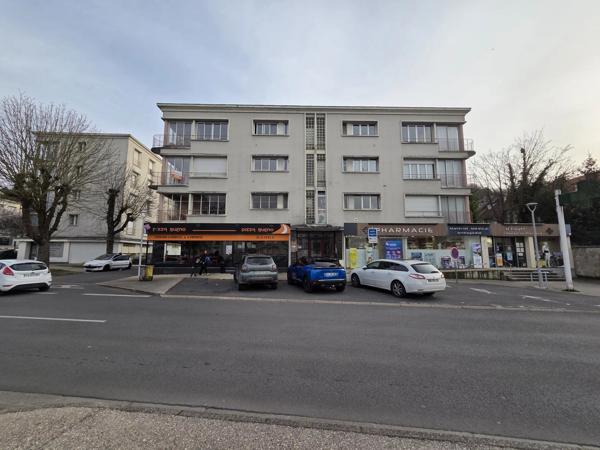Vente                                                      Appartement
                        
                     4 pièces                      96 m2                     à Laon