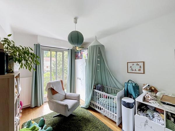 Vente                                                      Appartement
                        
                     4 pièces                      96 m2                     à Laon