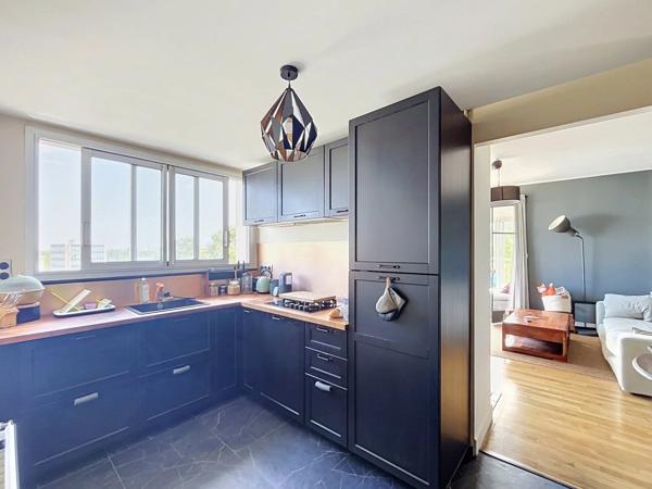 Vente                                                      Appartement
                        
                     4 pièces                      96 m2                     à Laon