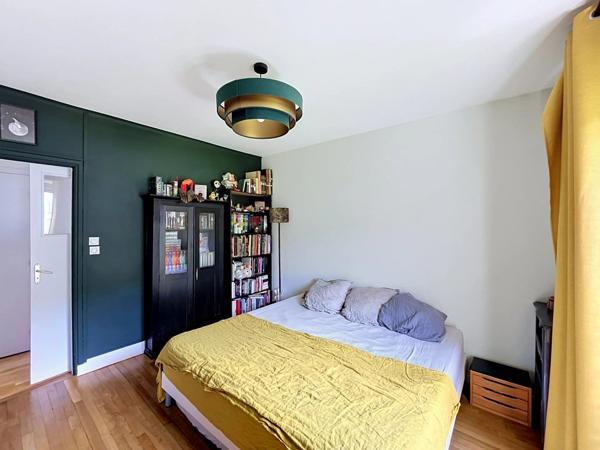 Vente                                                      Appartement
                        
                     4 pièces                      96 m2                     à Laon