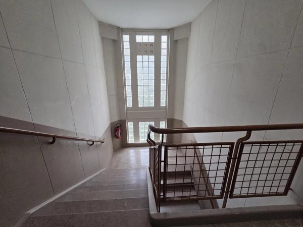 Vente                                                      Appartement
                        
                     4 pièces                      96 m2                     à Laon
