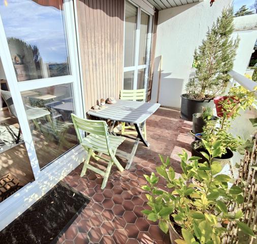 T4 rénové avec goût, ascenseur, au calme, cave