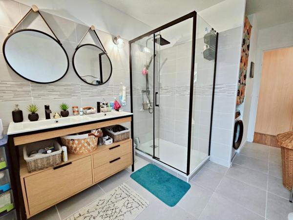 T4 rénové avec goût, ascenseur, au calme, cave