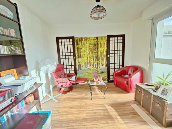 T4 rénové avec goût, ascenseur, au calme, cave