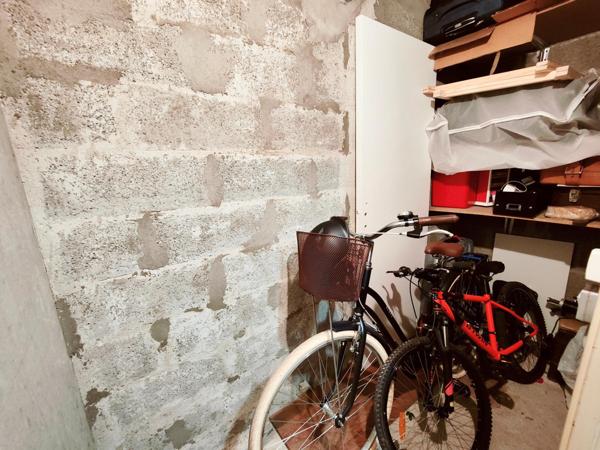 T4 rénové avec goût, ascenseur, au calme, cave