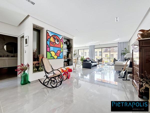 T4 de 100 m² env, etage élevé, balcons, cave en sous-sol, poss gge en sus
