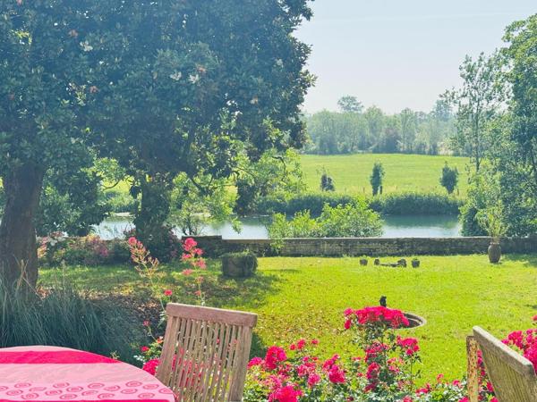 Demeure d'exception en bord de Sèvres - Un cadre rare et chargé d'histoire -