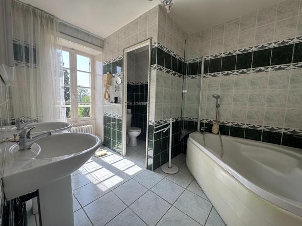 Demeure d'exception en bord de Sèvres - Un cadre rare et chargé d'histoire -