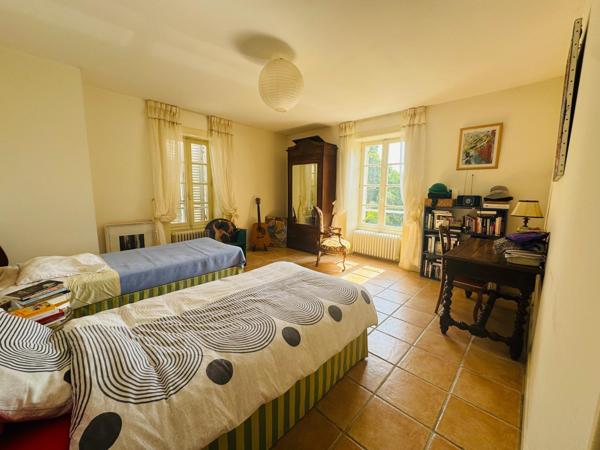 Demeure d'exception en bord de Sèvres - Un cadre rare et chargé d'histoire -