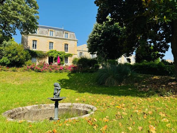 Demeure d'exception en bord de Sèvres - Un cadre rare et chargé d'histoire -