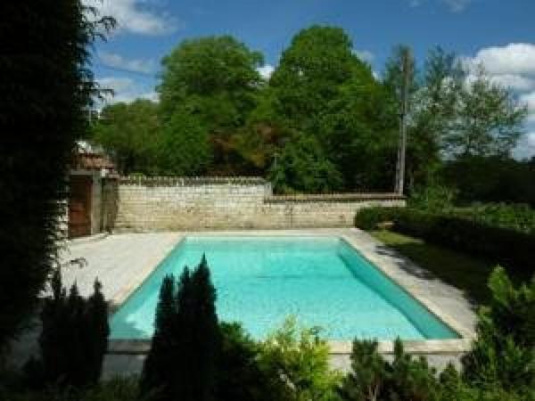 Demeure d'exception en bord de Sèvres - Un cadre rare et chargé d'histoire -