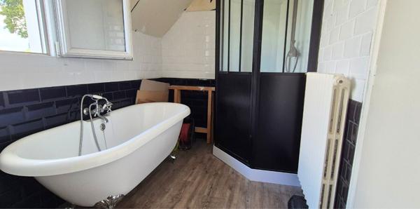 Ensemble de deux maisons à Caudan, à 20 min des plages