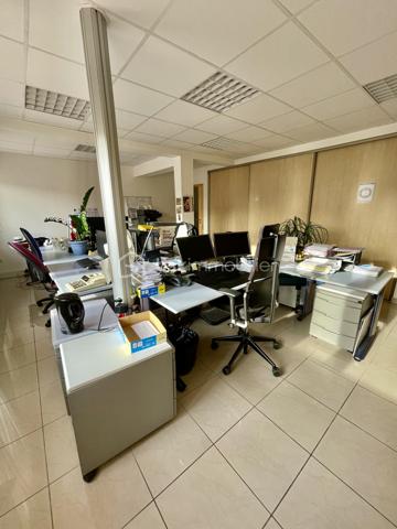 Local d activites de 316 m²
