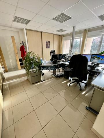 Local d activites de 316 m²