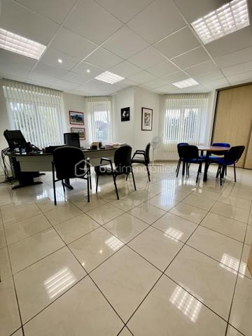 Local d activites de 316 m²