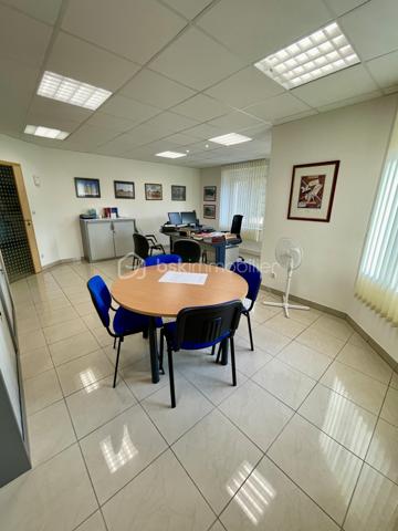 Local d activites de 316 m²