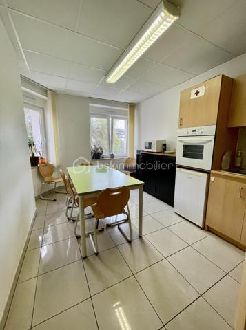 Local d activites de 316 m²