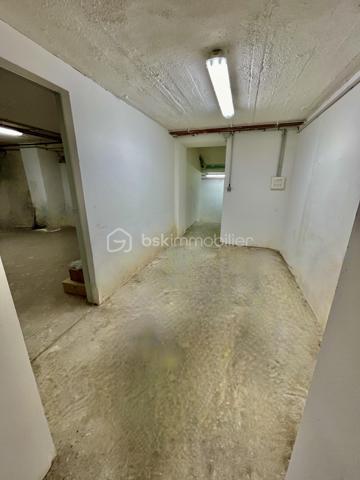 Local d activites de 316 m²