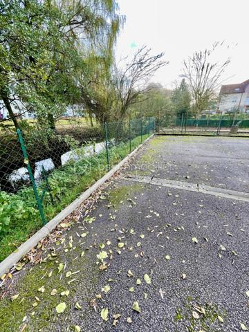 Local d activites de 316 m²