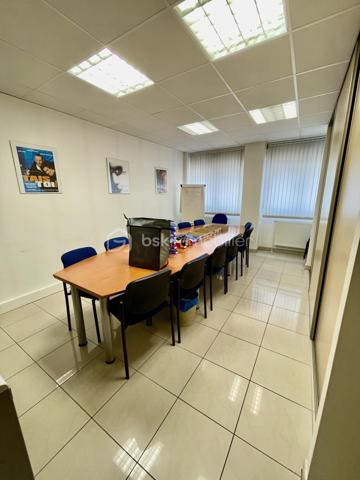 Local d activites de 316 m²