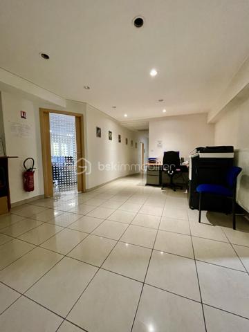 Local d activites de 316 m²