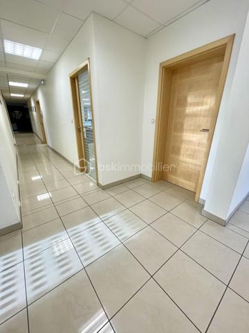 Local d activites de 316 m²