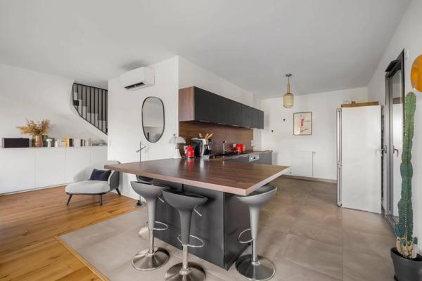 Duplex de 120m2 - 180m2 de jardin - 2 places de stationnement - Cave
