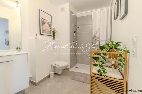 BAISSE DE PRIX. T3- 74,71 m² Idéalement situé: 265 000  avec 2 terrasses et jardin , double garage. Très Grand confort MONTEUX (84170)