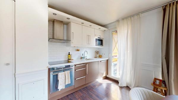 Location                                                      Appartement
                        
                     3 pièces                      60 m2                     à Vitry-sur-Seine
