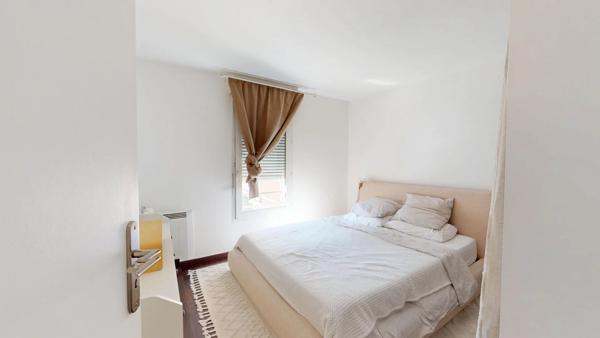 Location                                                      Appartement
                        
                     3 pièces                      60 m2                     à Vitry-sur-Seine