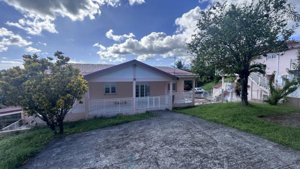 Immeuble de rapport idéalement situé au centre proche de tous les centres d'interêts pour les enfants et les parents.