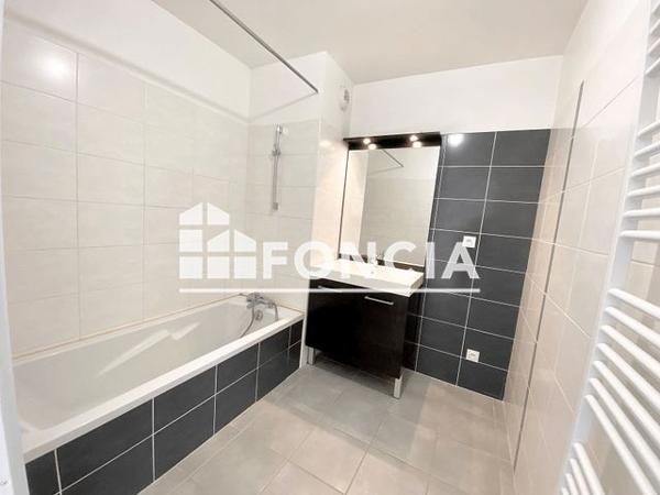 Location Appartement 3 pièces 66.05 m² - 30 PLACE DES AVIATEURS Viry 74580