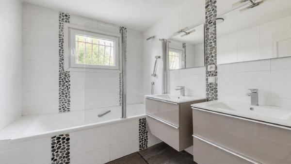 Maison Roissy En Brie 8 pièce(s) 122 m2