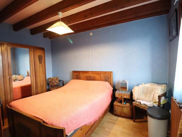 Maison Sauviat 5 pièce(s) 90 m2 environs + garage  et 7000m2 de terrain dont 3000 constructibles